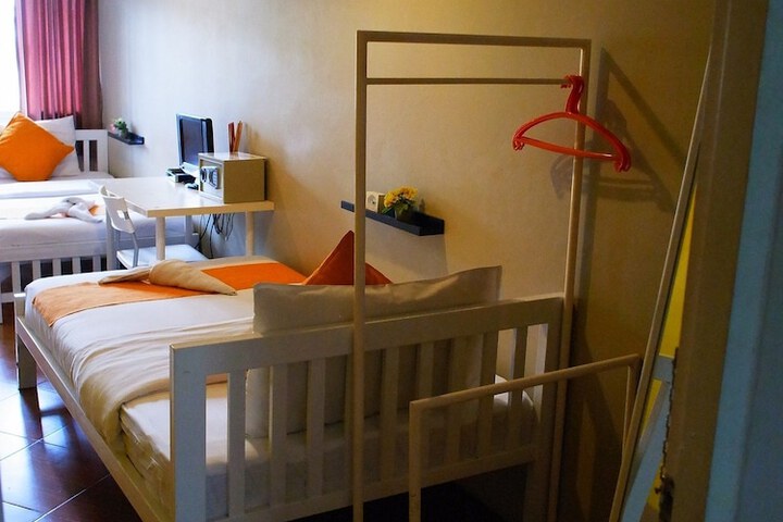Room 9 of 48