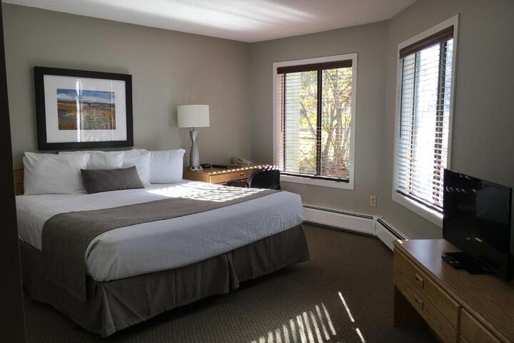 Standard | King Bed (12 of 12)