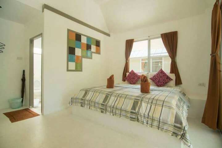 Room 2 of 27