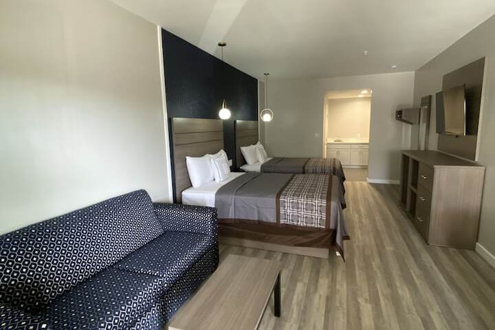 Room 5 of 10