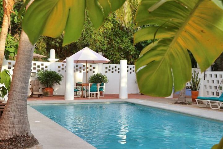 Hotel Pool