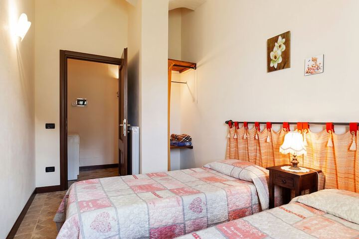 Room 9 of 26