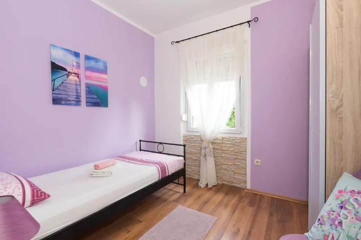 Room 5 of 20