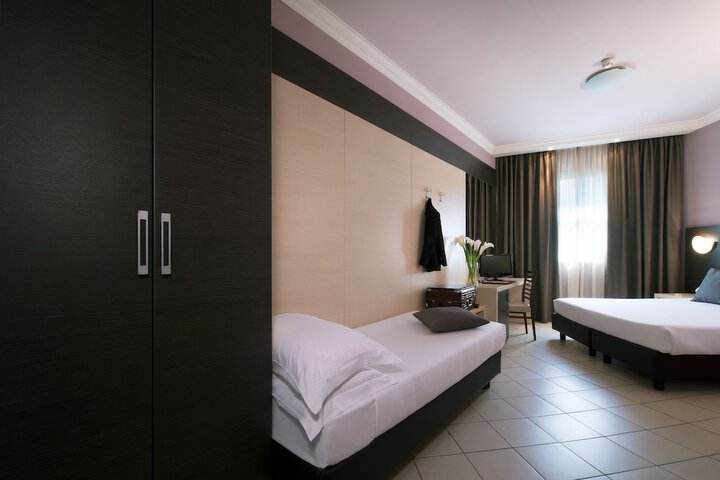 Room 10 of 35