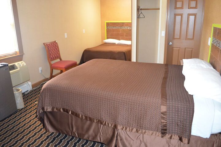 Room 8 of 12