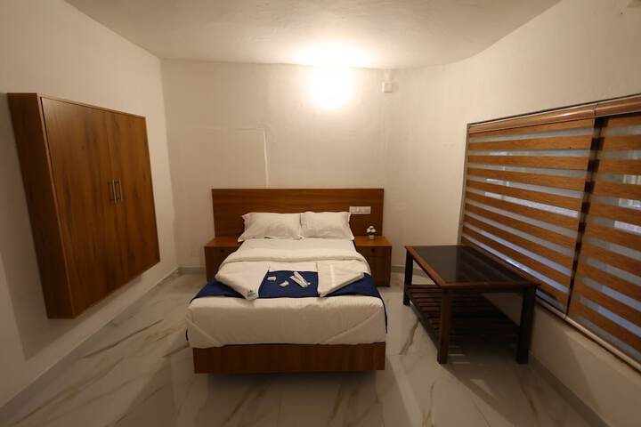 Room 7 of 103