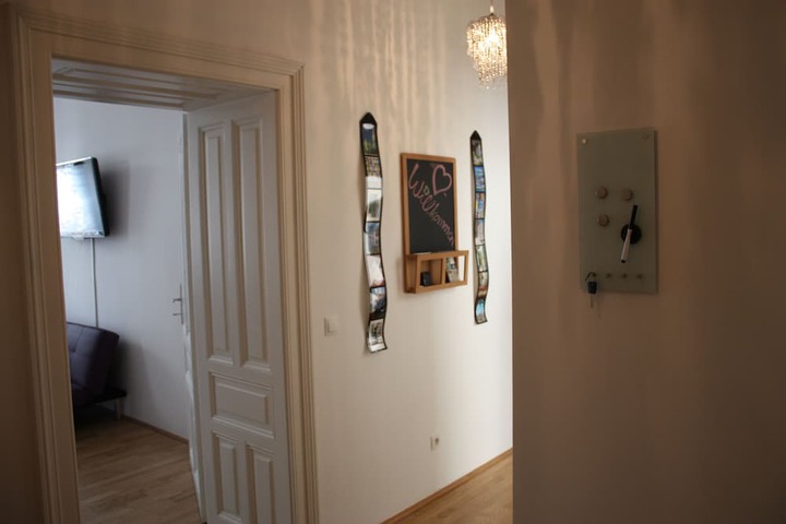 Room 8 of 21