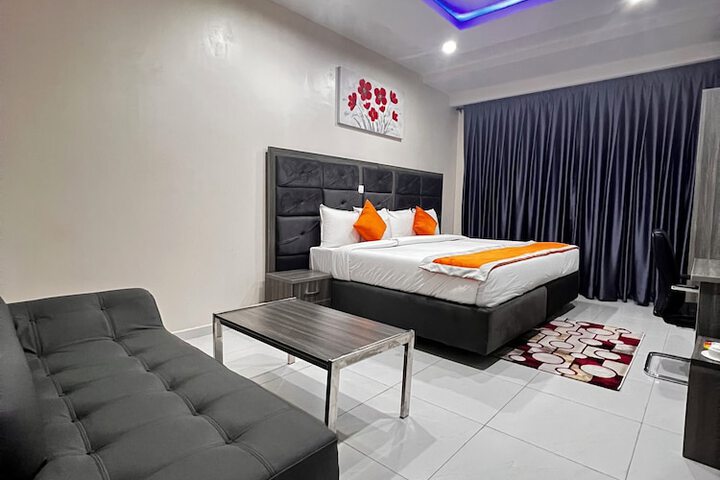 Room 17 of 36