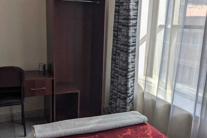 Room 6 of 16