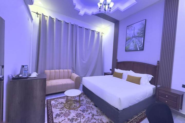 Room 6 of 17