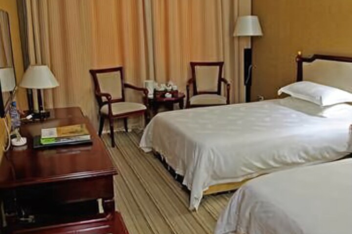 Room 8 of 9
