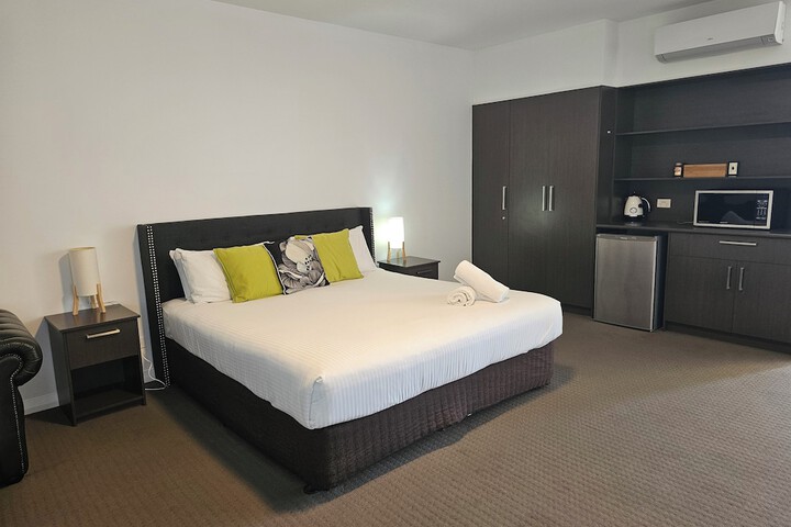 Room 27 of 84