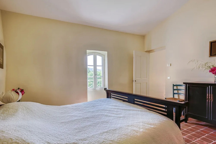 Room 3 of 25