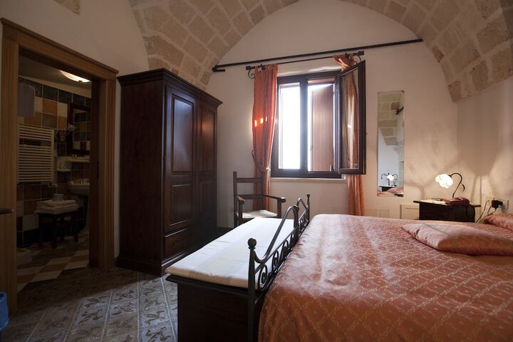 Room 4 of 50
