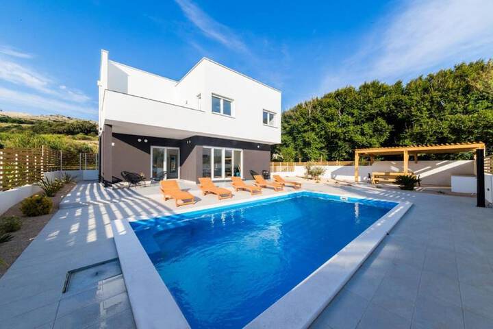 Pool 57 of 70