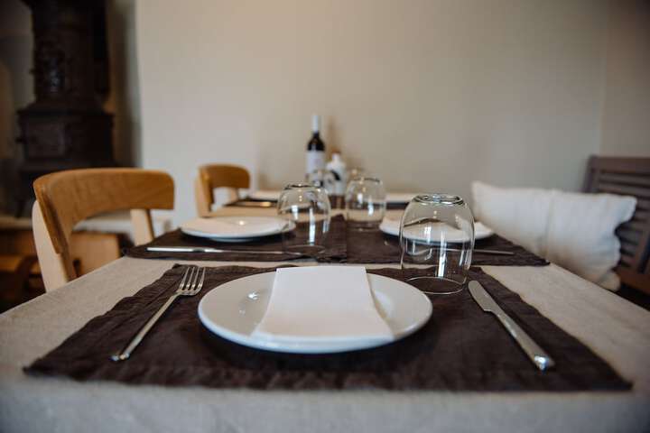 Dining 30 of 33