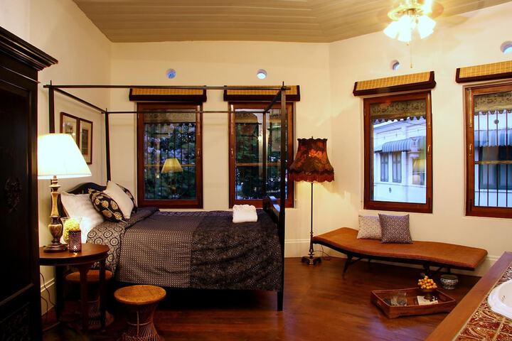 Room 9 of 40