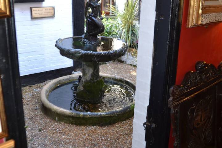 Guest Lobby