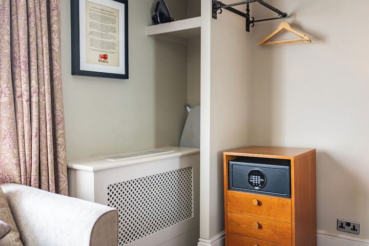 Room 82 of 190