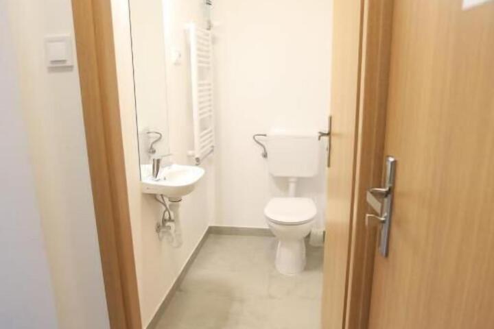 Room 10 of 87