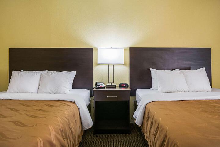 1 Queen Bed (2 of 2)