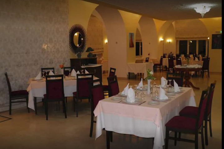 Dining 45 of 63