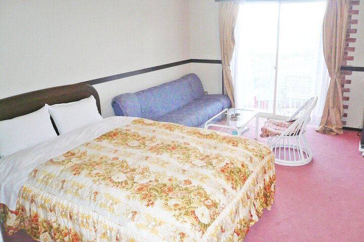 Room 12 of 33