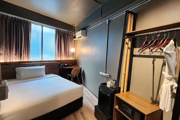 Room 53 of 98