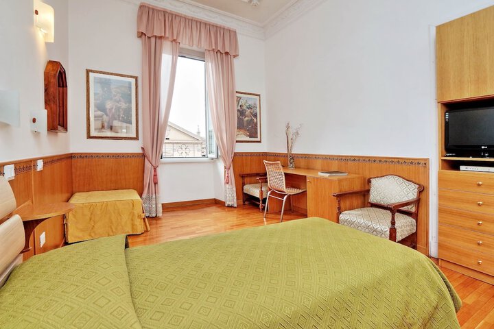 Room 2 of 33