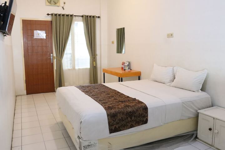 Room 9 of 30