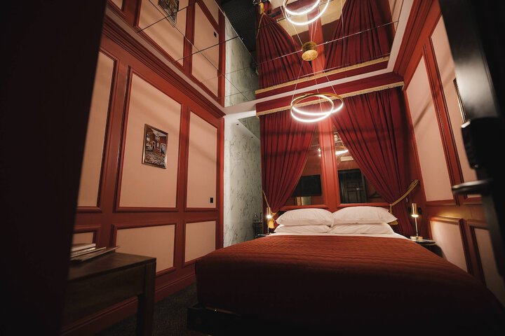 Room 7 of 84