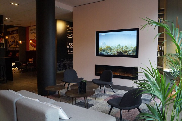 Lounge 69 of 99