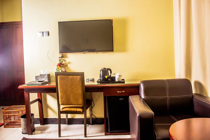 Room 6 of 35