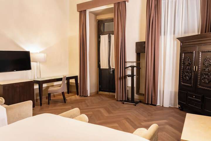 Room 42 of 92