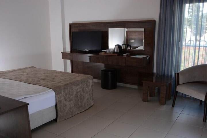 Room 3 of 53