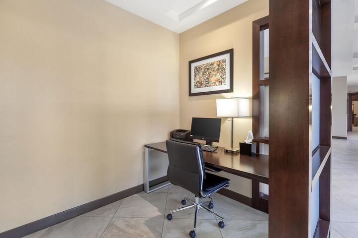 Business Center 54 of 57
