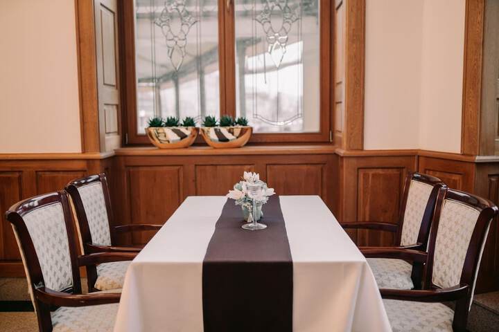 Dining 42 of 60
