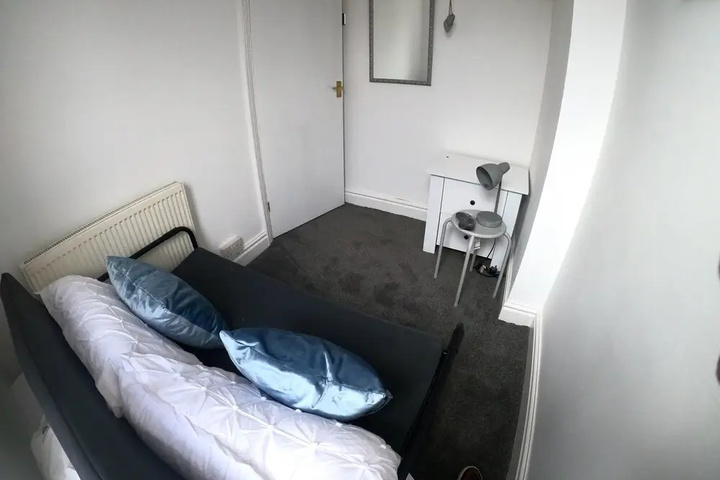 Room 5 of 19
