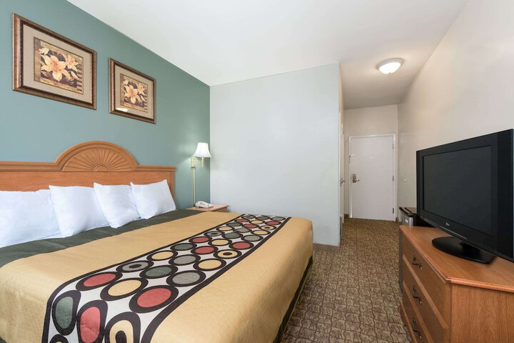 1 King Bed (1 of 7)