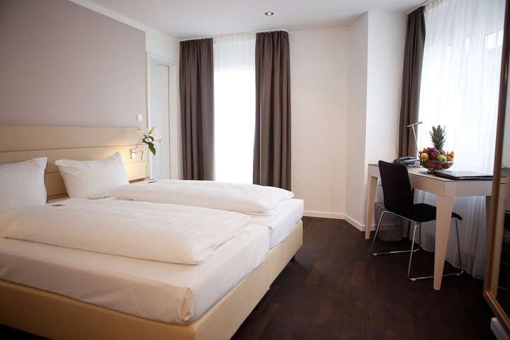Room 13 of 35