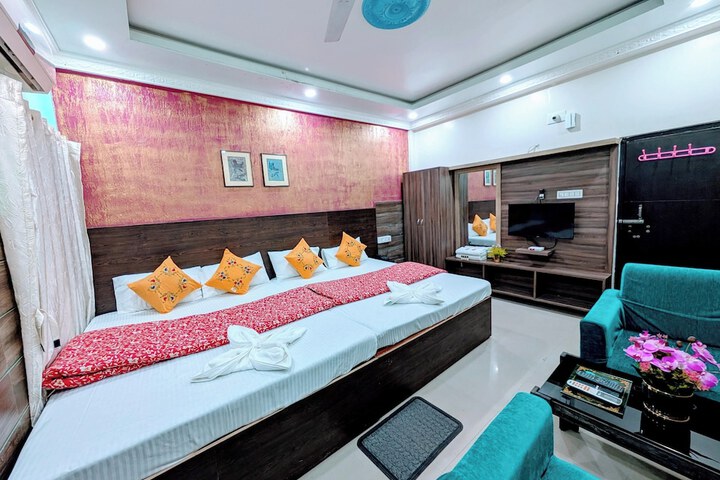 Room 12 of 33