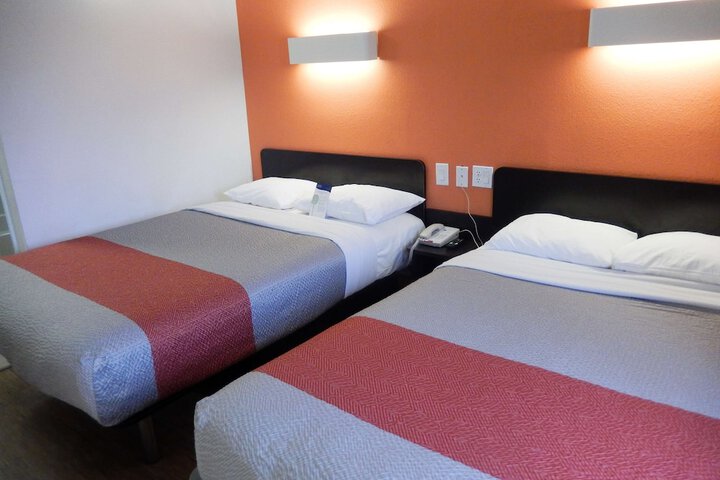 Room 14 of 27