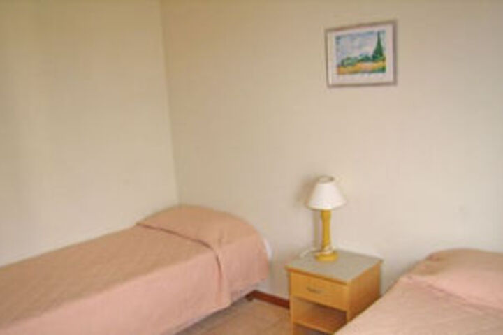 Room 11 of 32