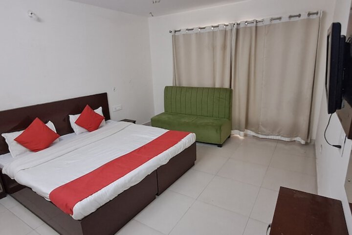 Room 5 of 14