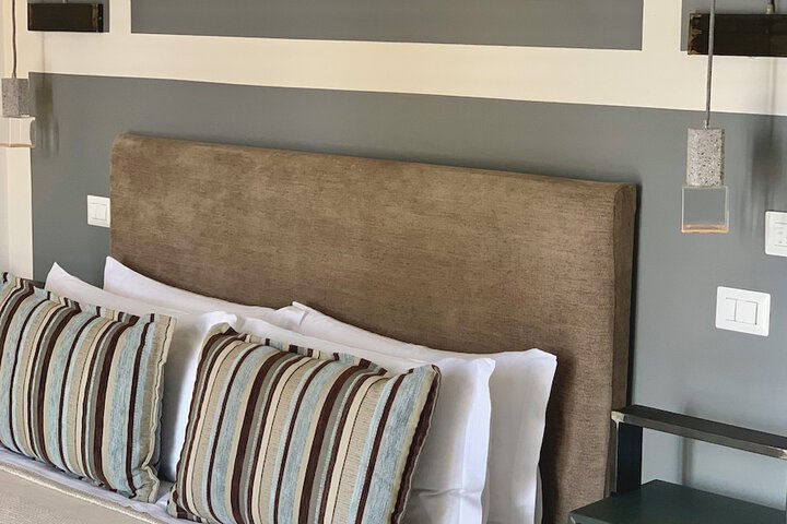 Room 17 of 204
