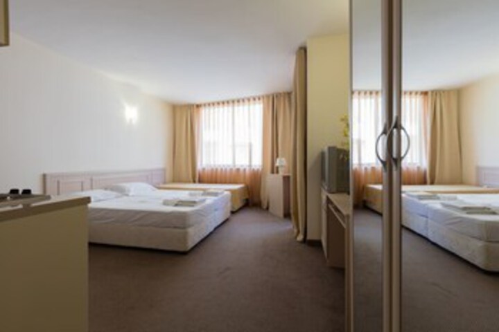 Room 7 of 19