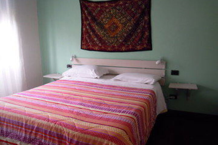 Room 8 of 23