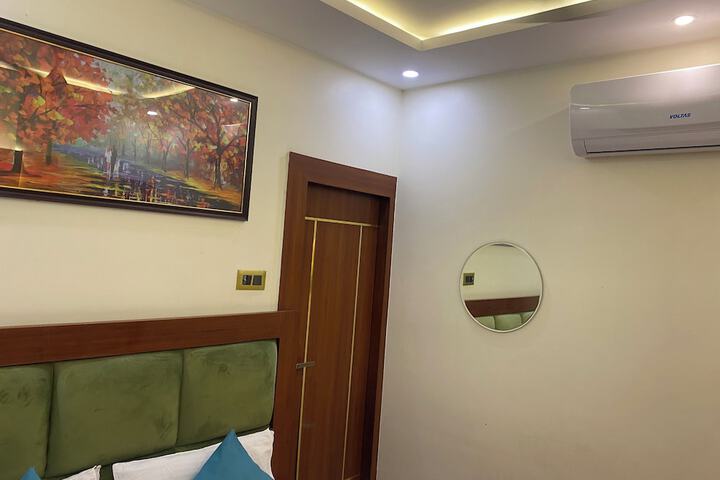 Room 15 of 30