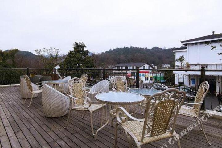 Pod choice (Sudi Leifeng Tower Store West Lake Hangzhou)