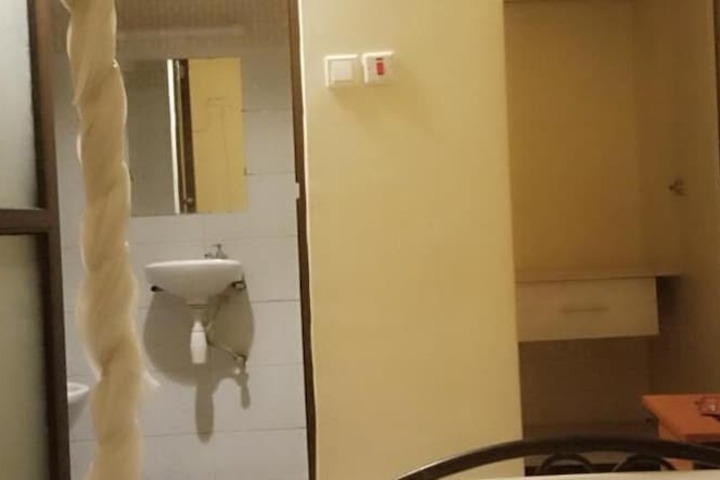 Room 12 of 19